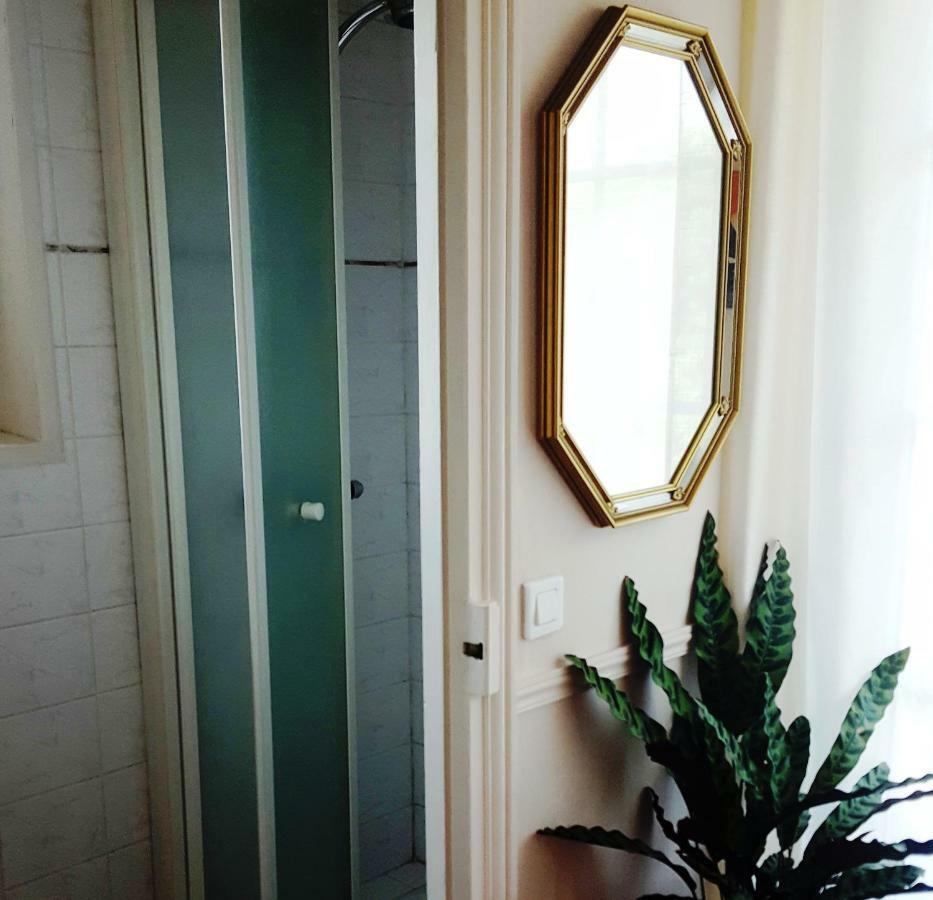 Apakabar Homestay - Proche Gare Melun, Parking Prive, Netflix La Rochette  Экстерьер фото